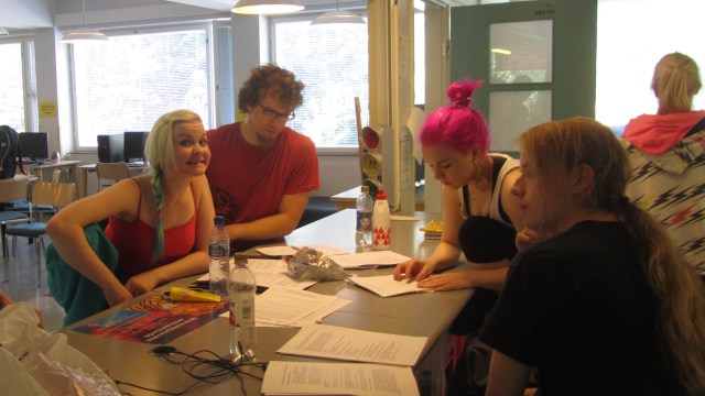 Tanssi- ja taistelukoreografeja pohdintojen parissa