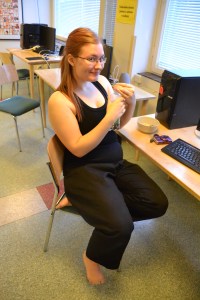 Tämän luukun tekstin takana: tuotantotiimin Laura